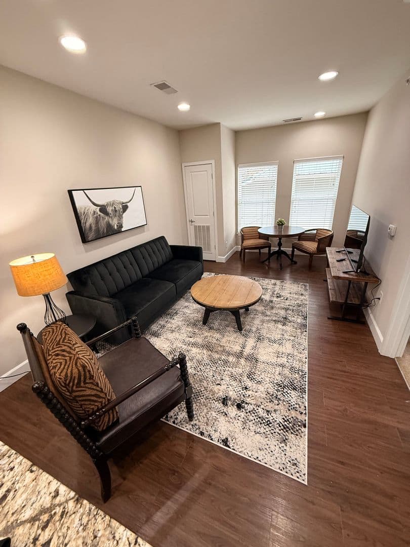Bloomington Apartment: 609 S Henderson St.