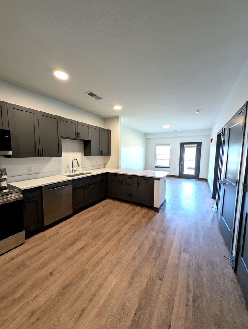 Lafayette Apartment: 3210-3243 Peninsula Pointe Circle W