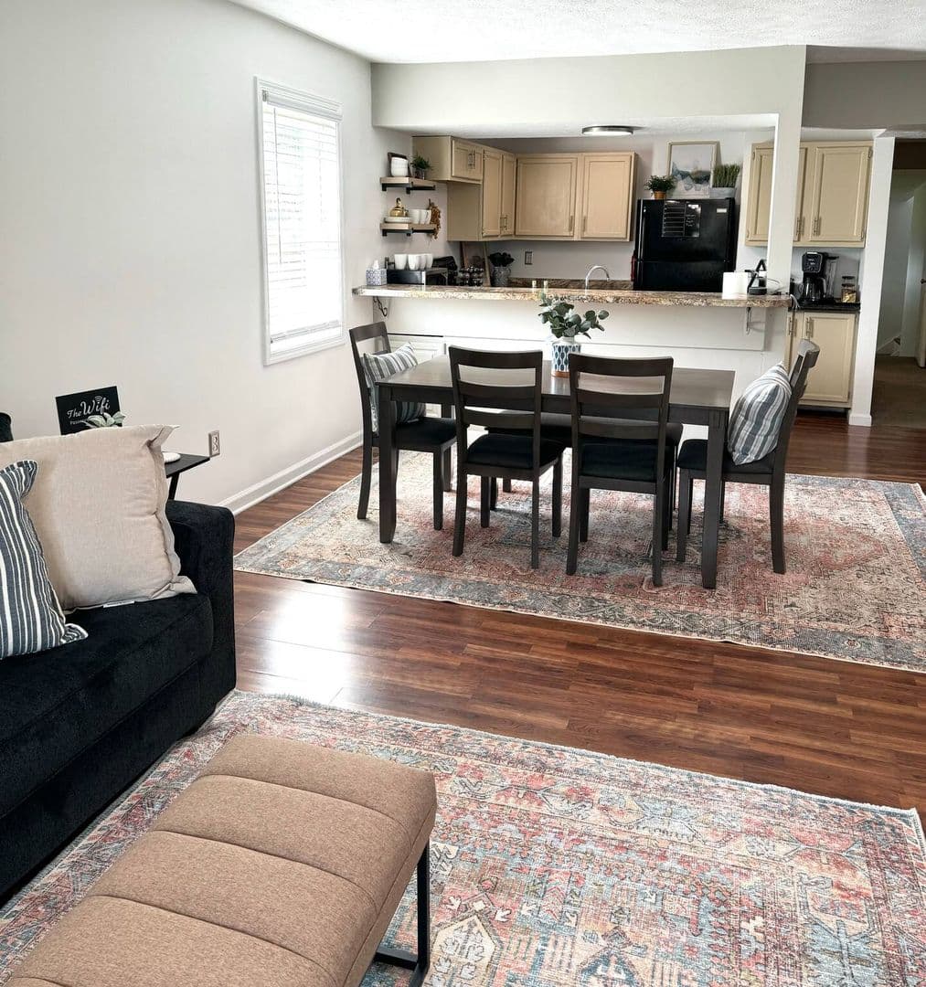 Bloomington House: 2708 S Rogers - 2708
