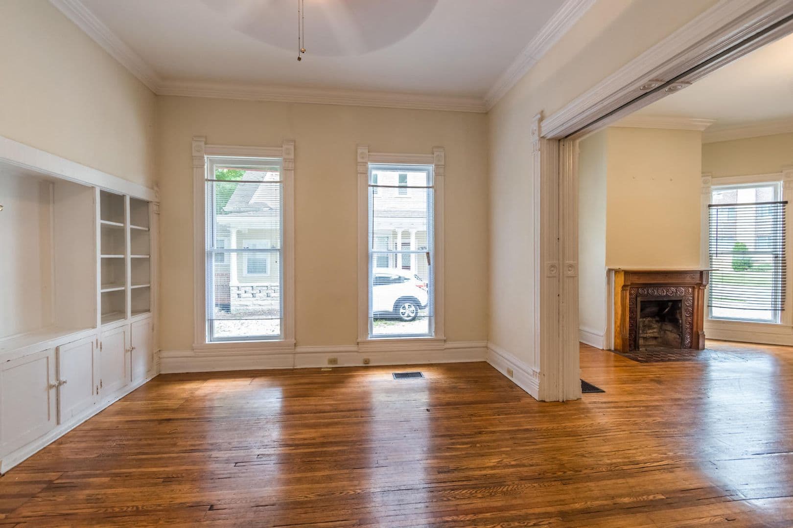 Bloomington House: 434 E 2nd St