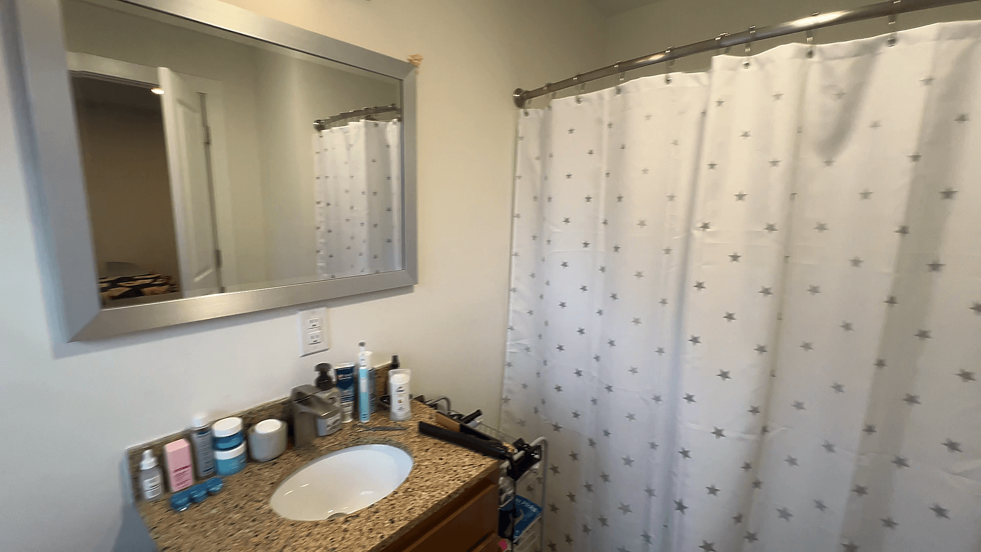 Bloomington Apartment: 401 S. Woodlawn Ave.