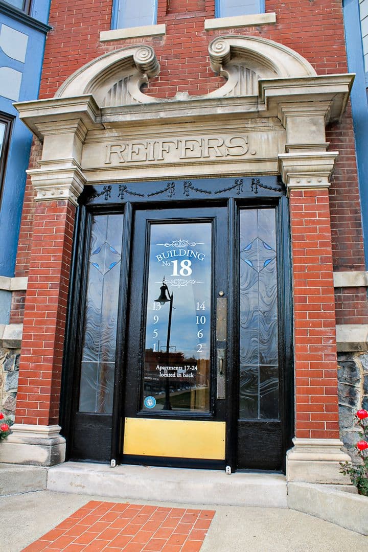 Lafayette Apartment: 18 S. 4th Street