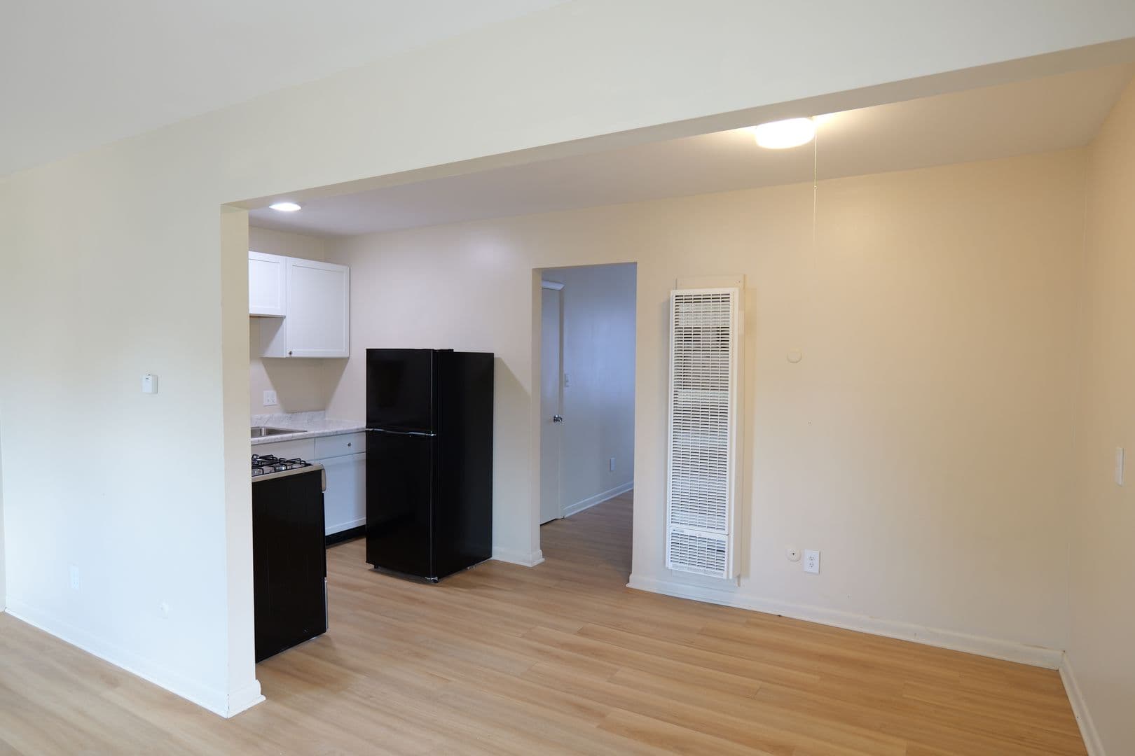 Shelbyville Apartment: 523 Miller Ave