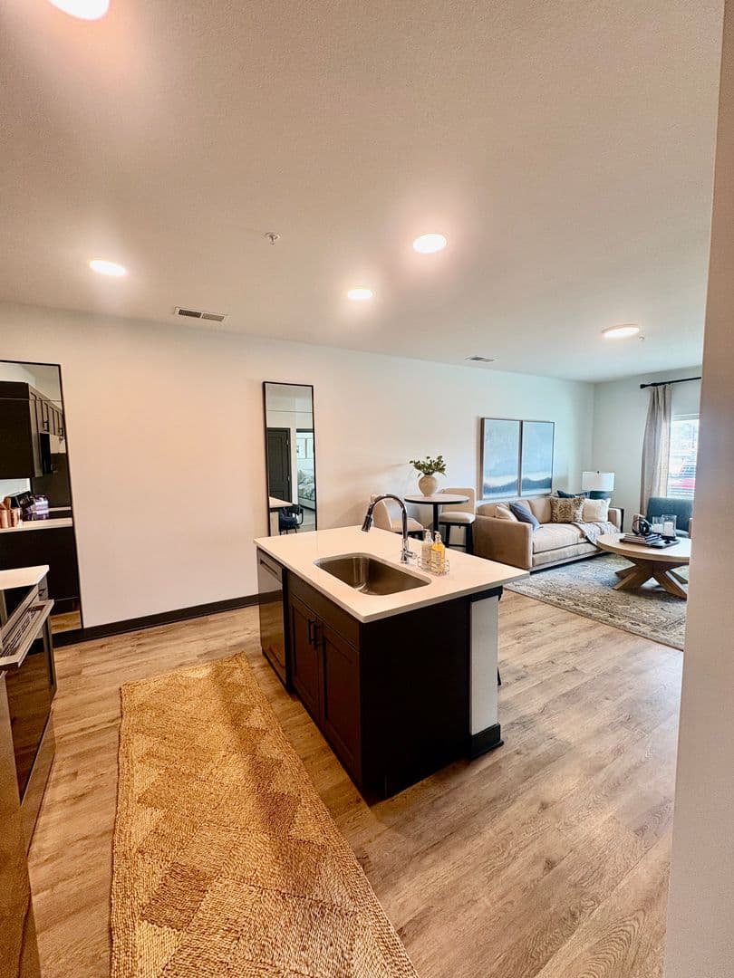 Lafayette Apartment: 3210-3243 Peninsula Pointe Circle W