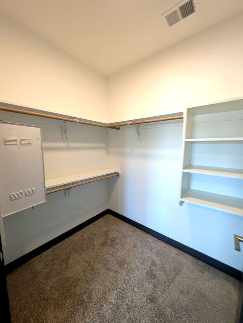 Lafayette Apartment: 3210-3243 Peninsula Pointe Circle W