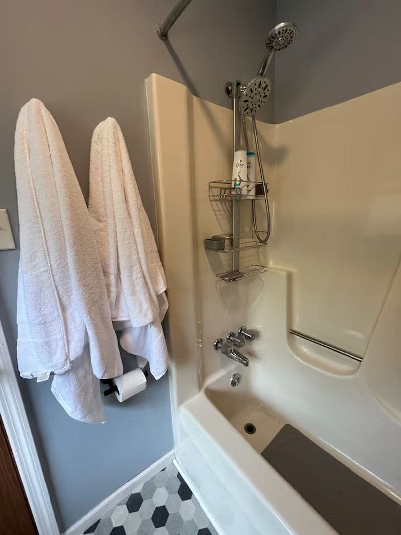 Bloomington Apartment: 401 W Clear Creek