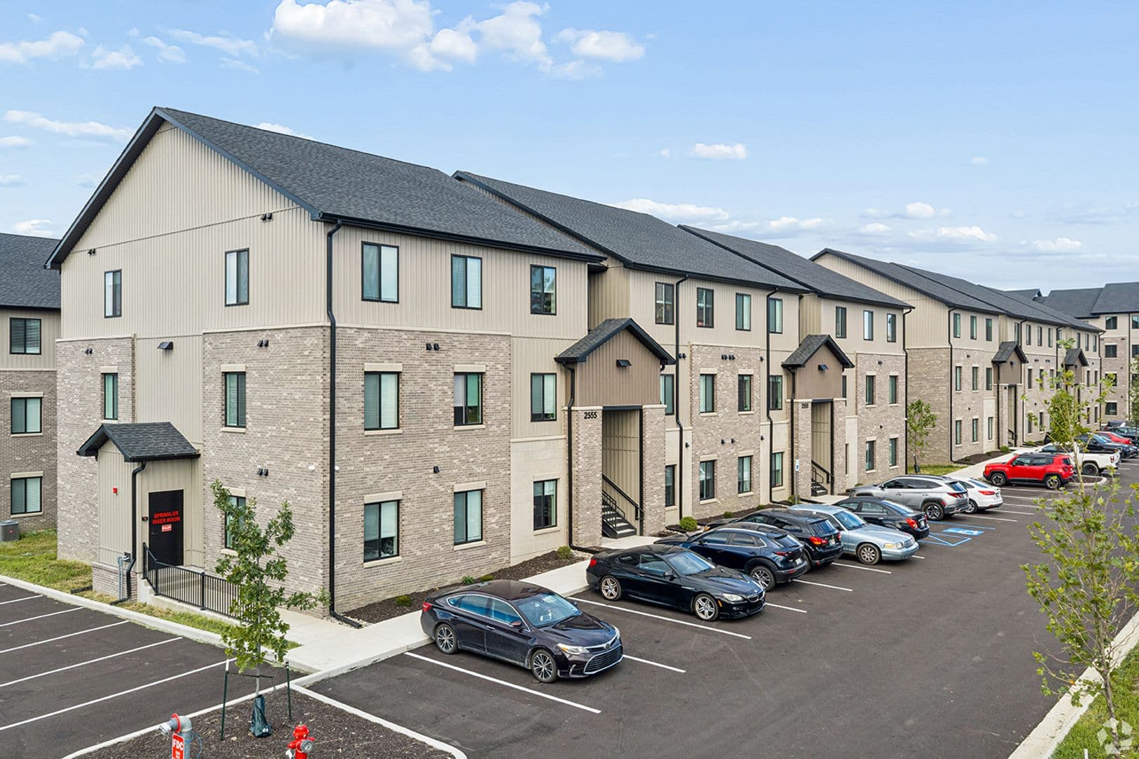 West Lafayette Apartment: 2555-2575 Neil Armstrong Dr