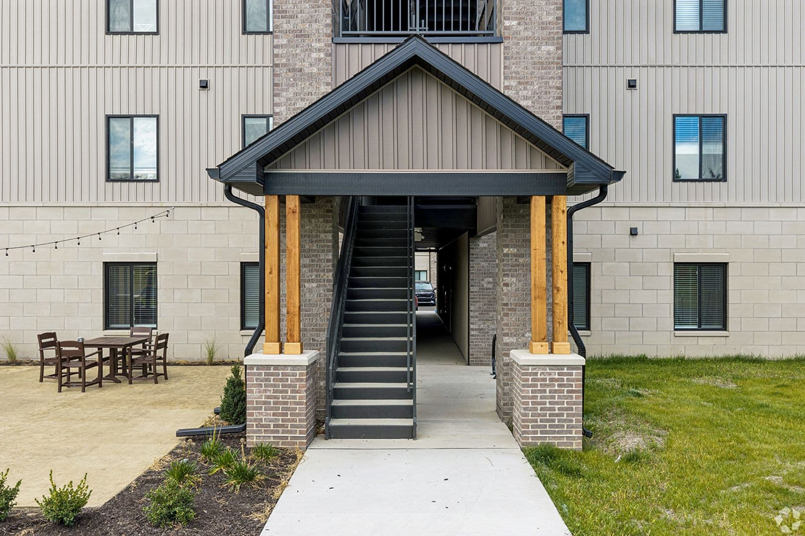 West Lafayette Apartment: 2555-2575 Neil Armstrong Dr