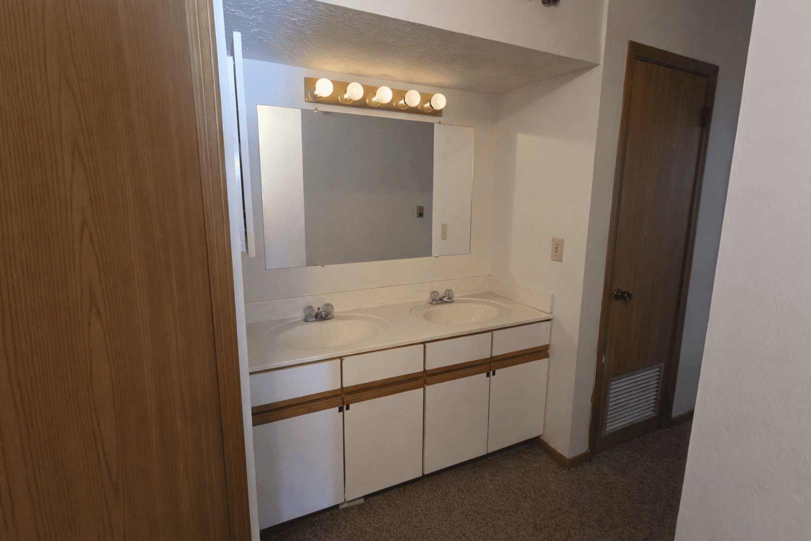Lafayette Apartment: 514 N. 7th Street