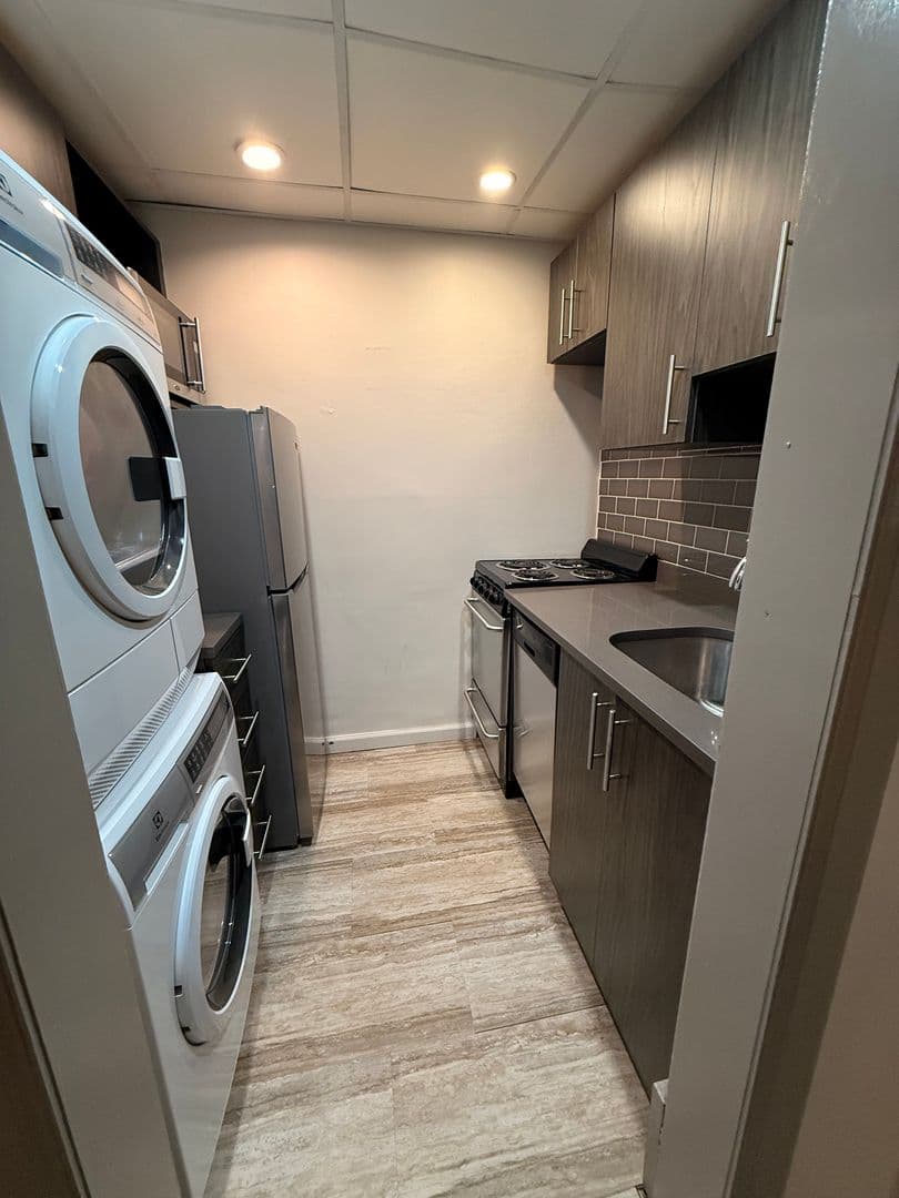 Lafayette Apartment: 216 North 4th Street