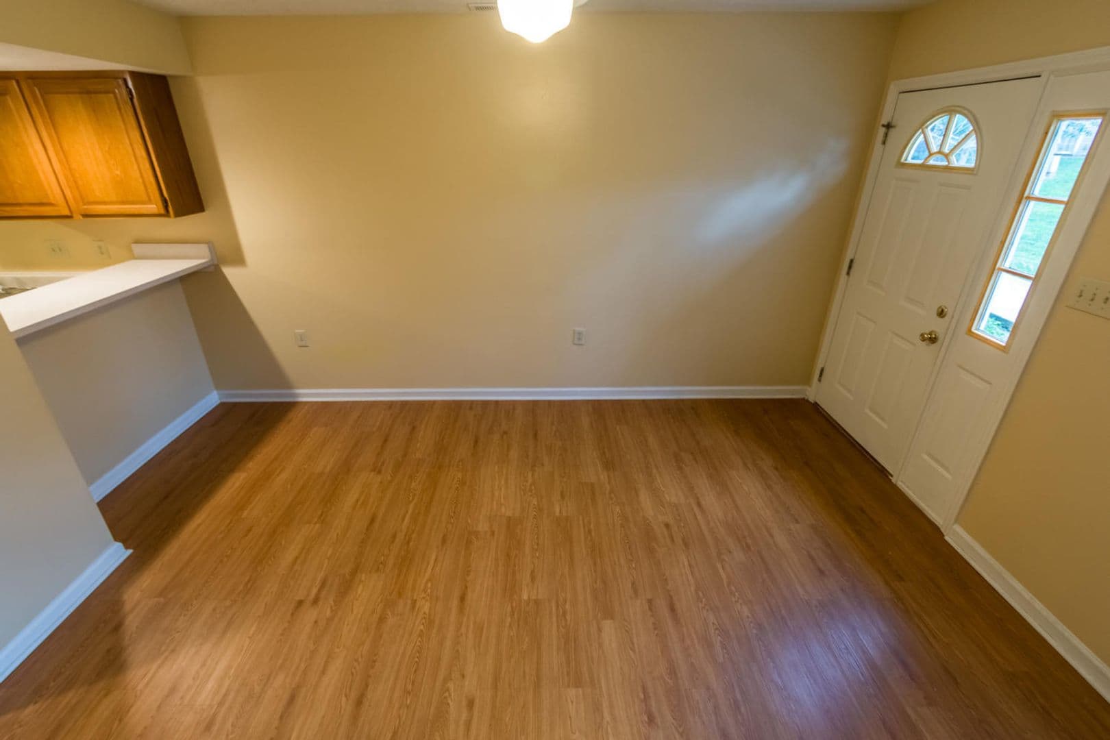 Bloomington House: 704 E Sherwood Hills Dr