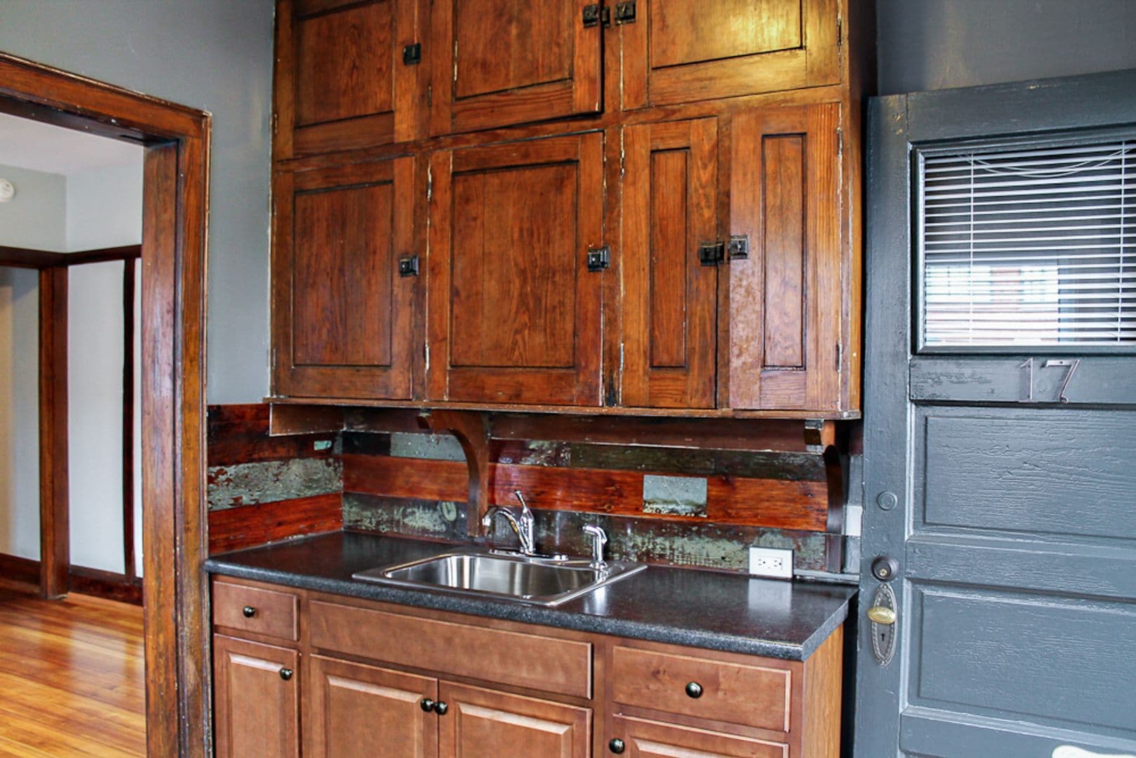 Lafayette Apartment: 18 S. 4th Street