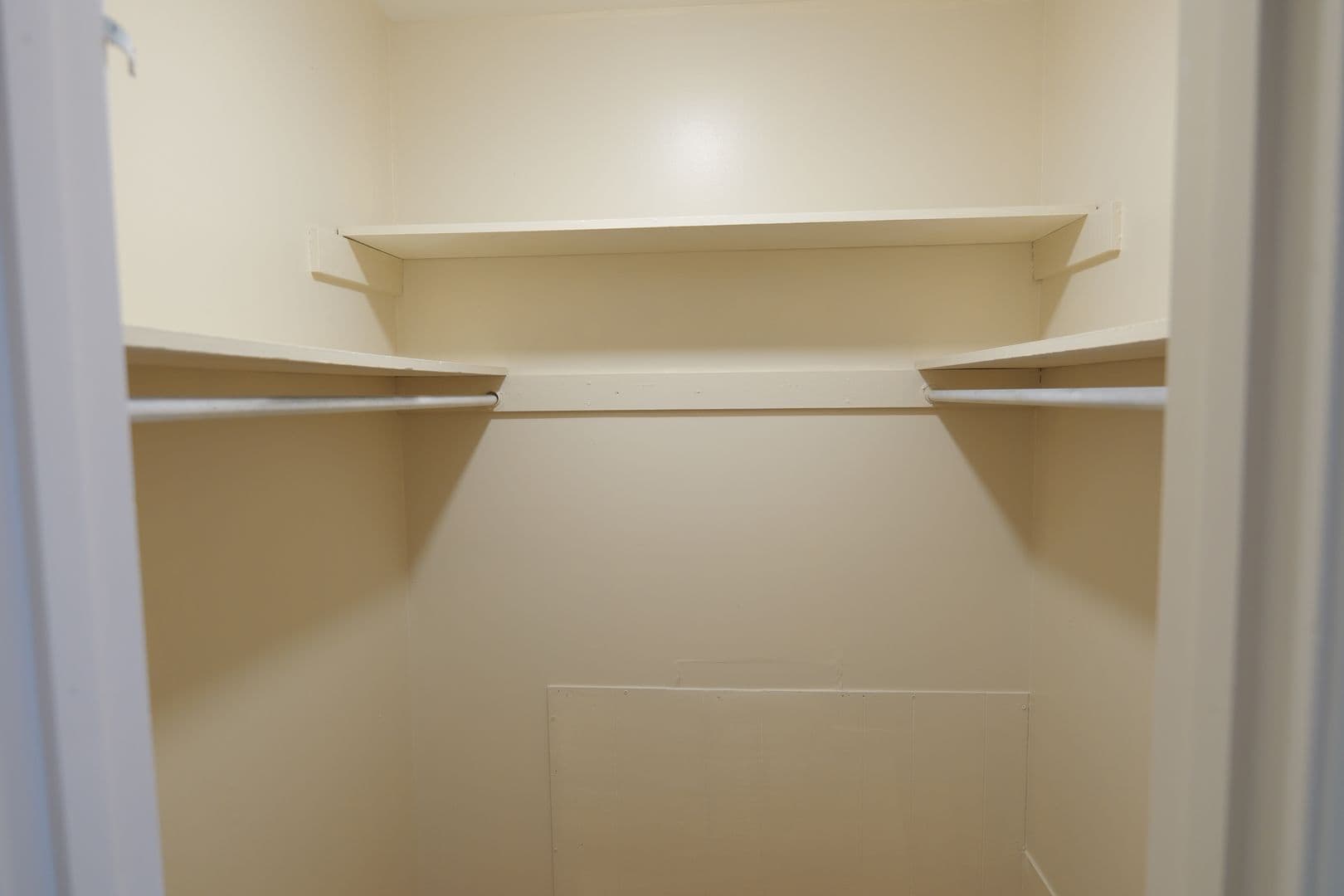 Shelbyville Apartment: 523 Miller Ave