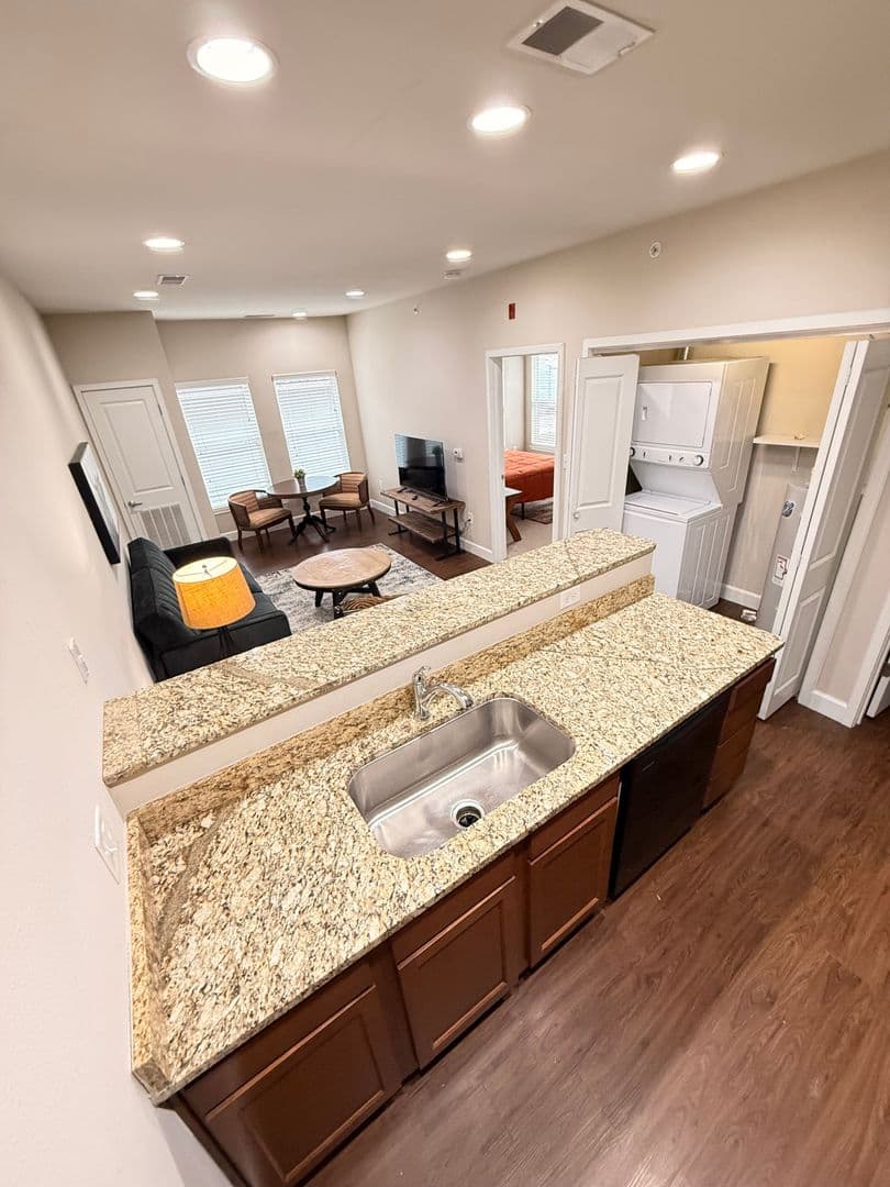 Bloomington Apartment: 609 S Henderson St.