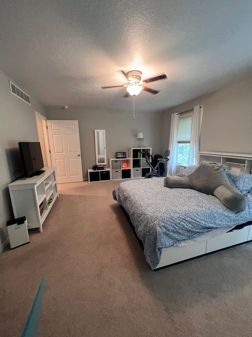 Elletsville House: 5715 W Vinca Ln