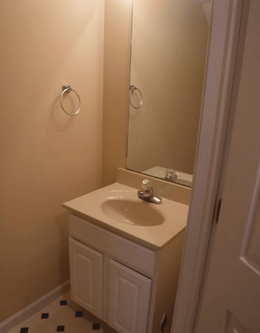 Bloomington Townhome: 817 E Sherwood Hills Dr