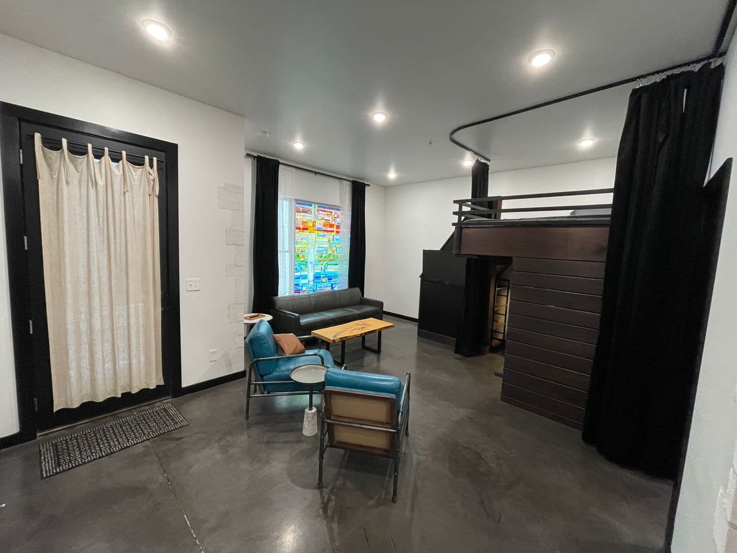 Bloomington Apartment: 217 W 6th St.