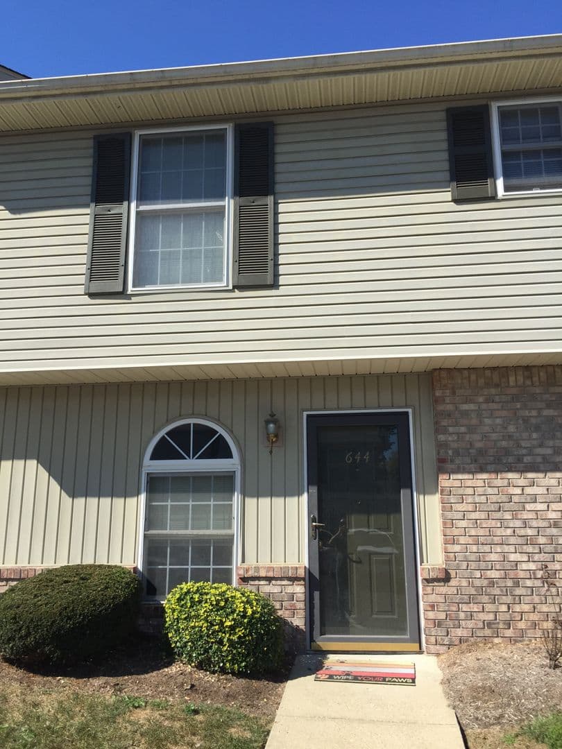 Bloomington Townhome: 730 E Sherwood Hills Dr