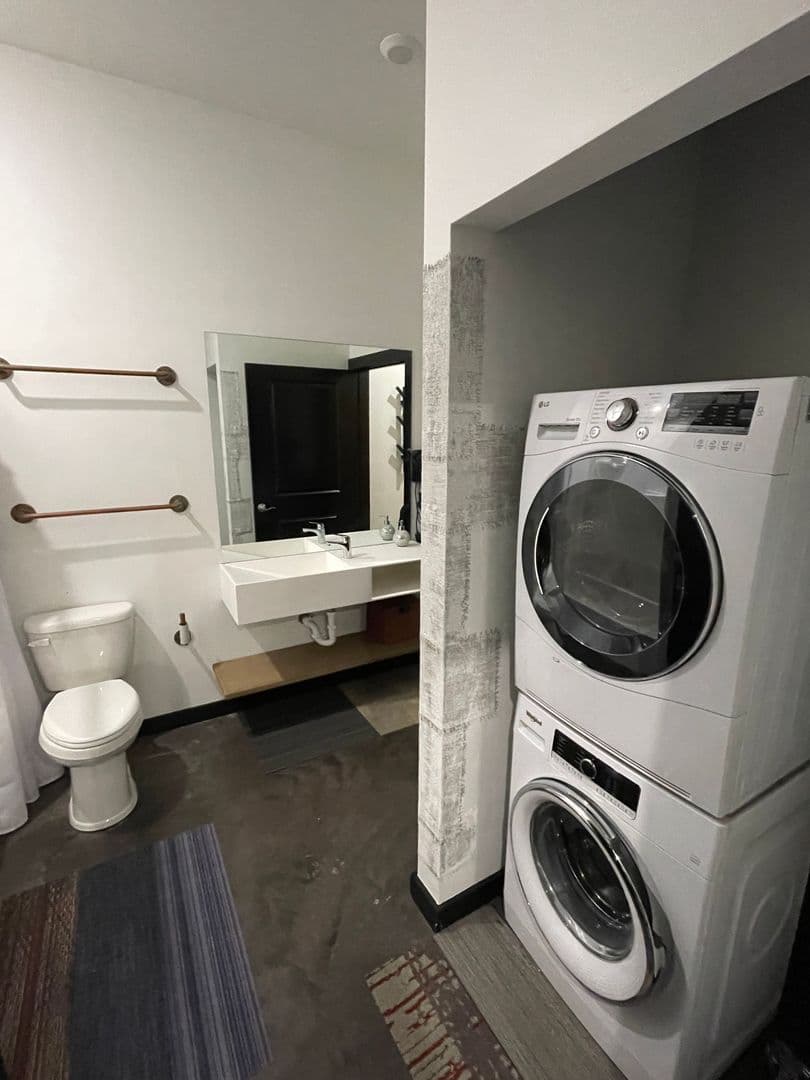 Bloomington Apartment: 217 W 6th St.