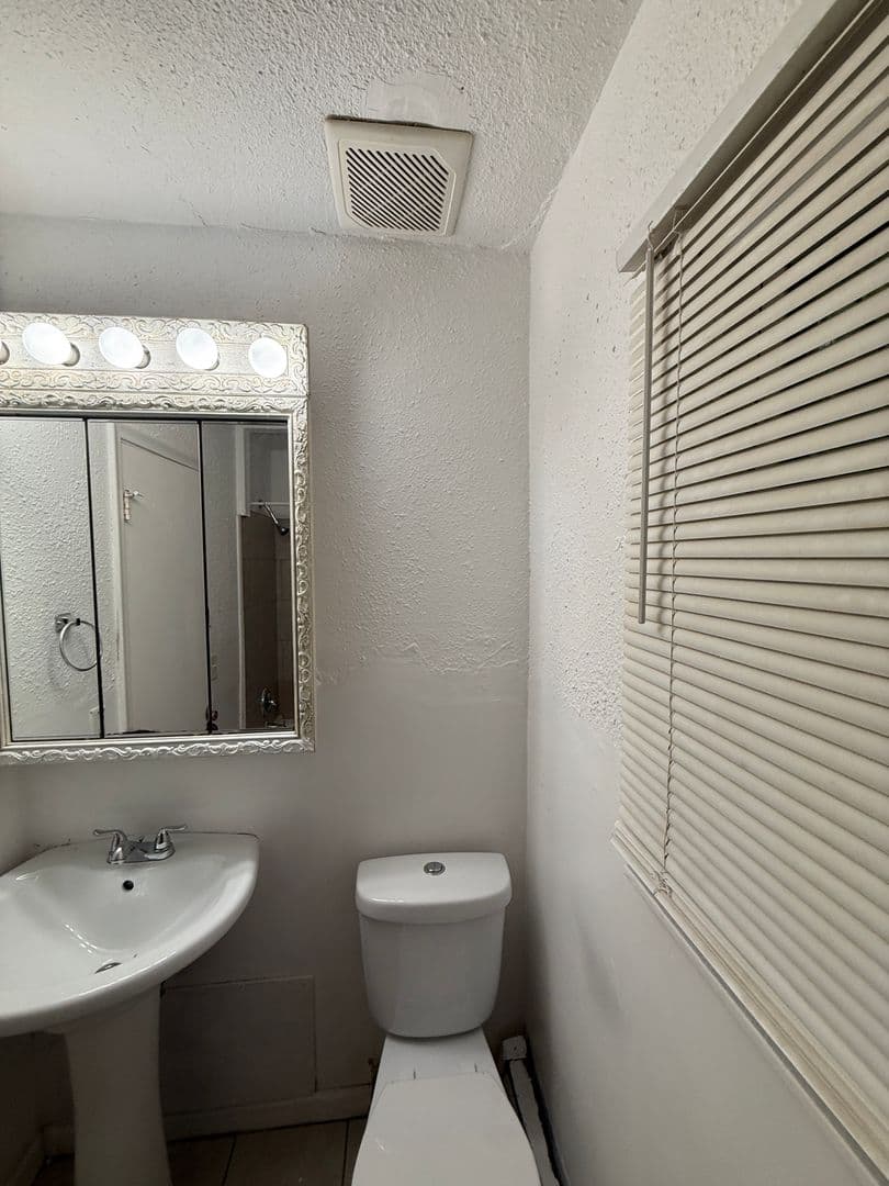 Flint Apartment: 2702 Maryland Ave