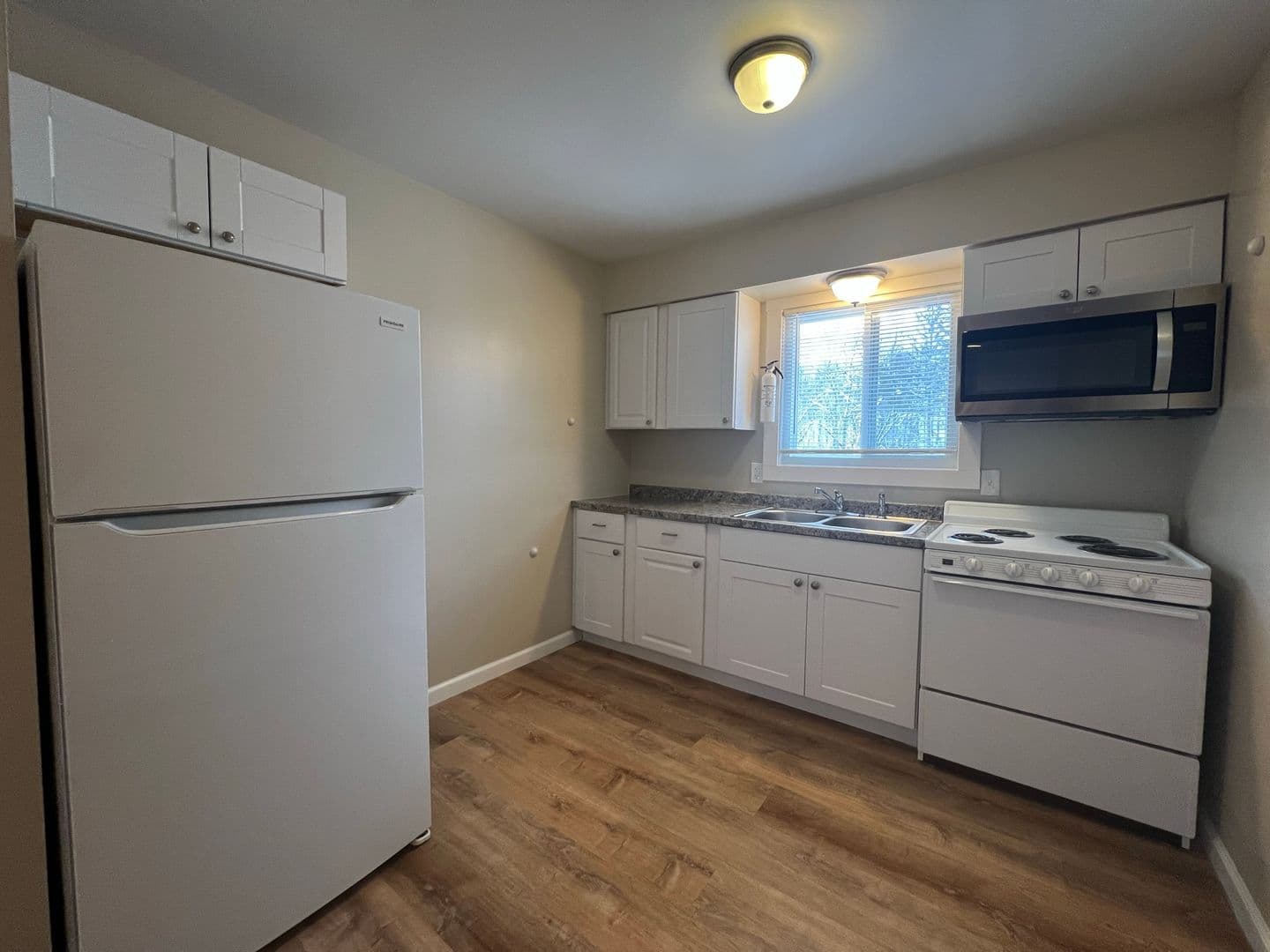 Flushing Apartment: 5247 Harold Dr