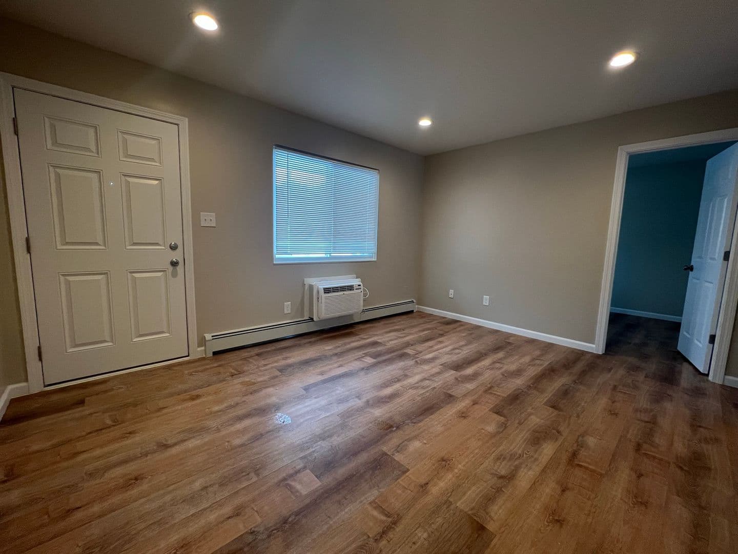 Flushing Apartment: 5247 Harold Dr