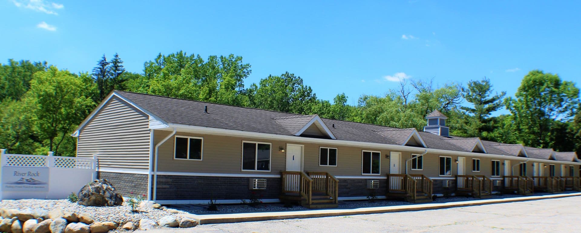 Flushing Apartment: 5247 Harold Dr