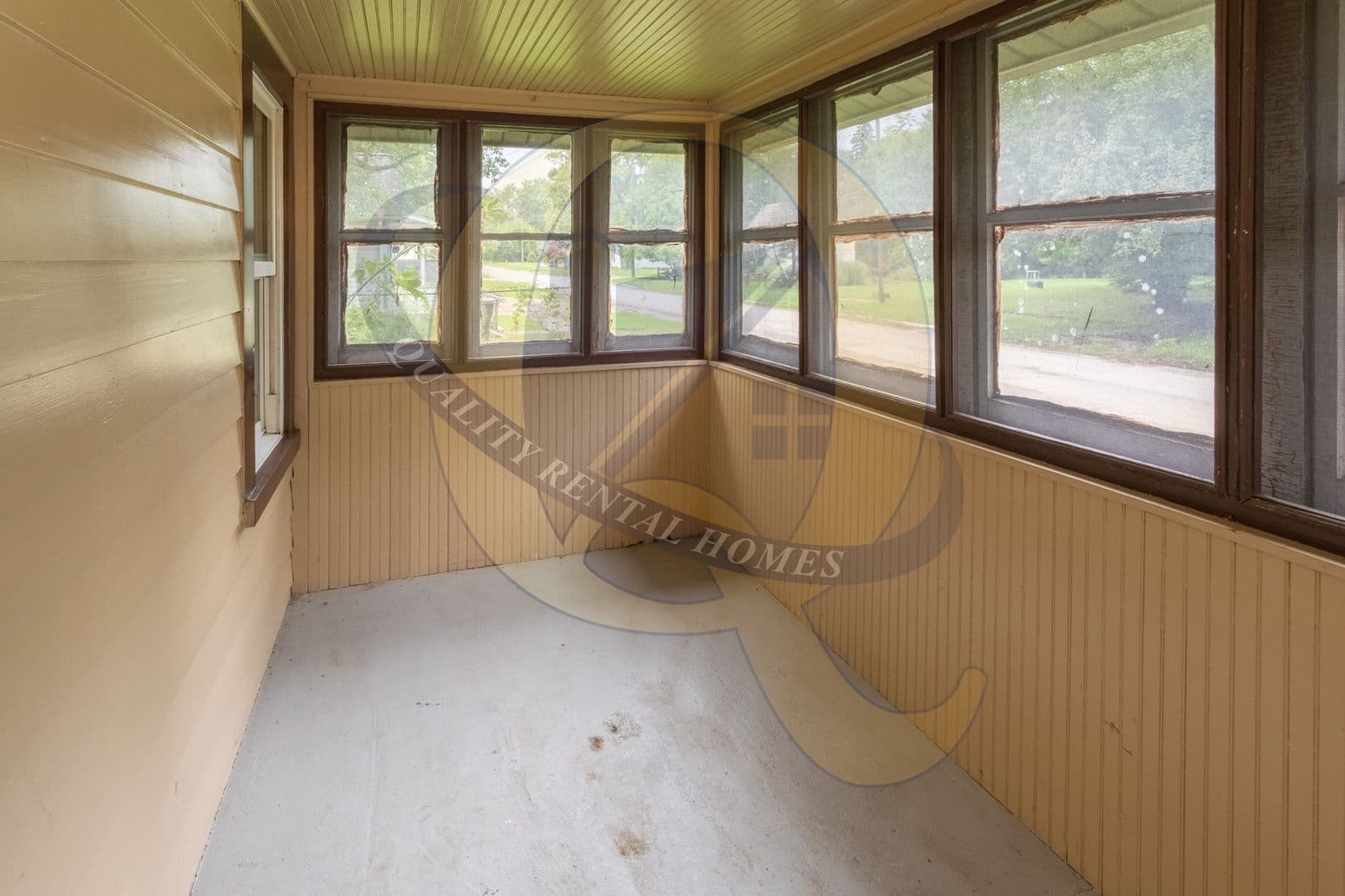 Flint House: 635 Simcoe Ave