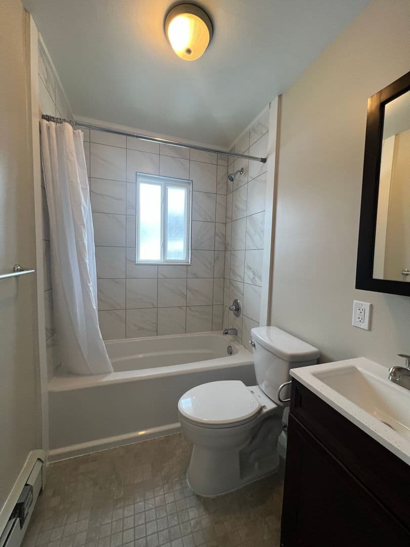 Flushing Apartment: 5247 Harold Dr