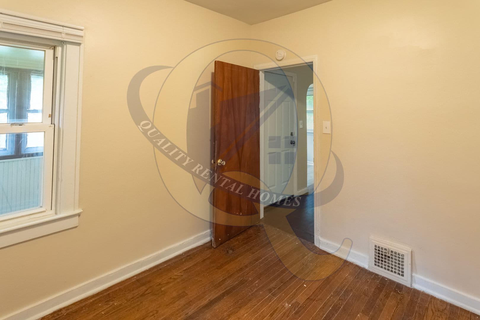 Flint House: 635 Simcoe Ave
