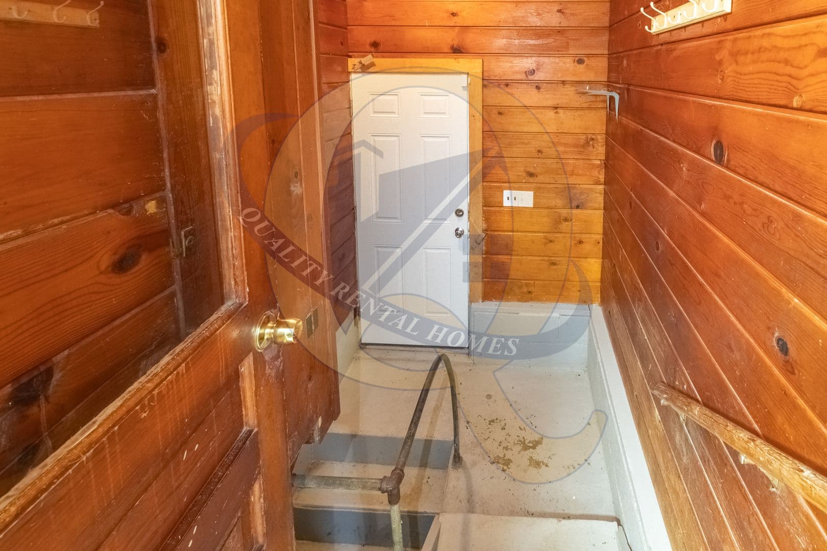 Flint House: 635 Simcoe Ave
