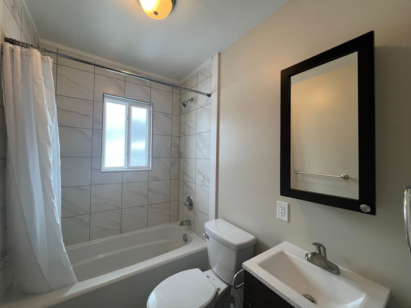 Flushing Apartment: 5247 Harold Dr