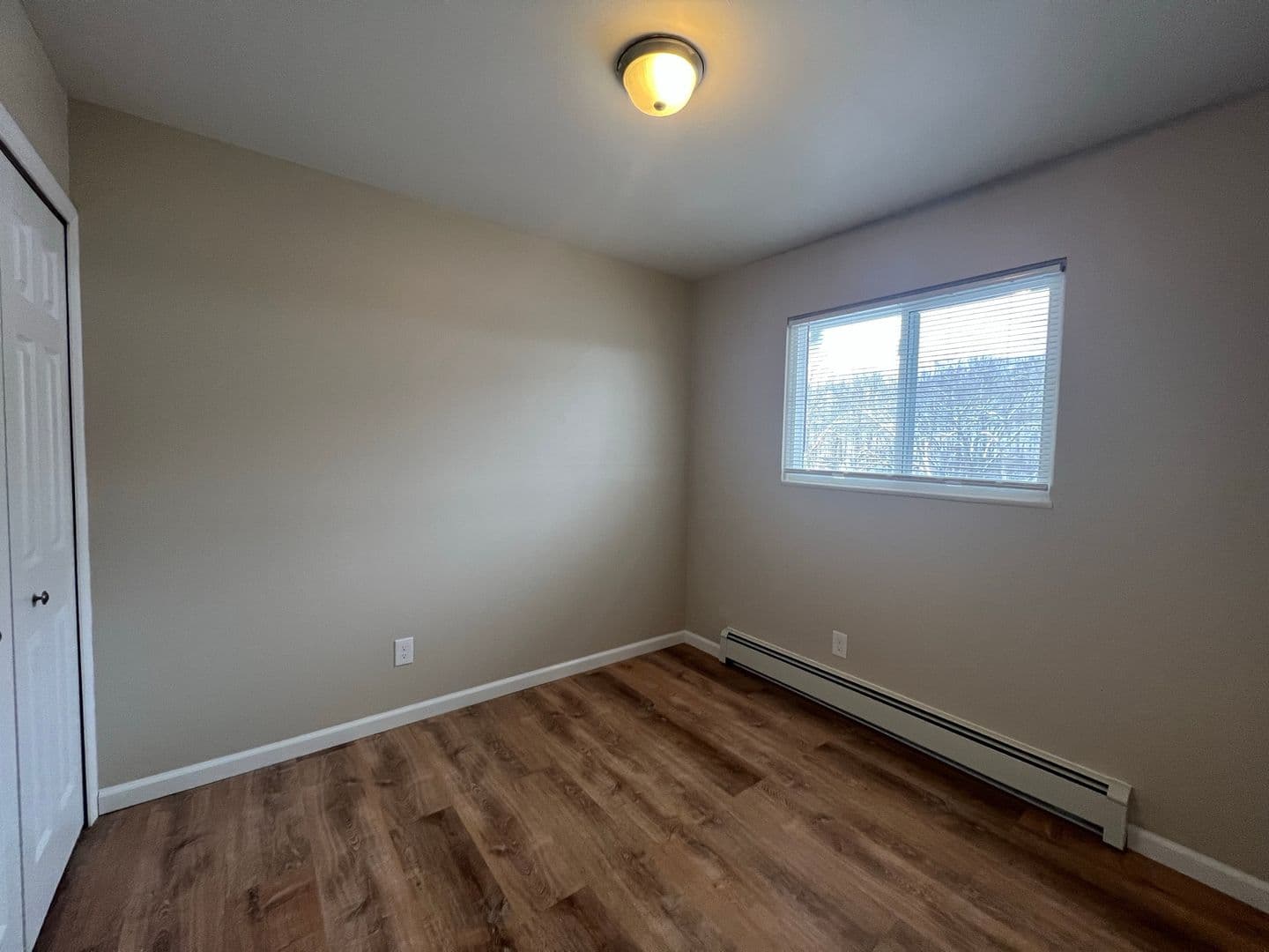 Flushing Apartment: 5247 Harold Dr