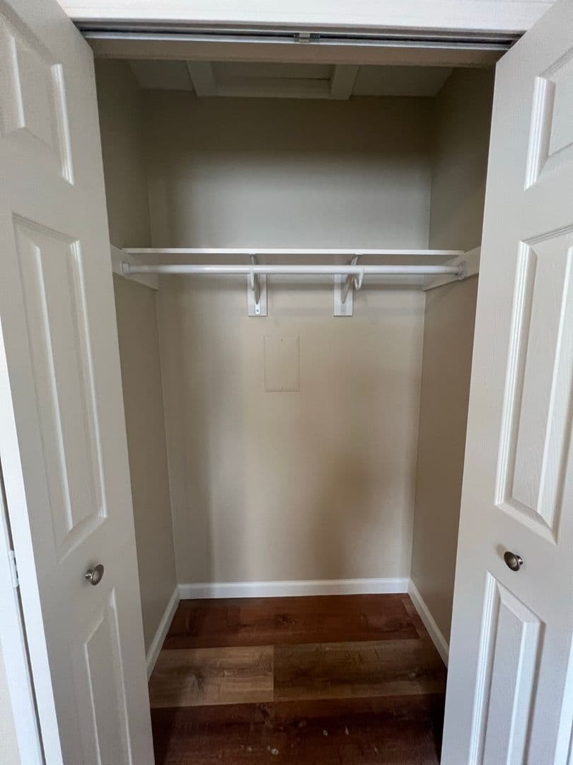Flushing Apartment: 5247 Harold Dr