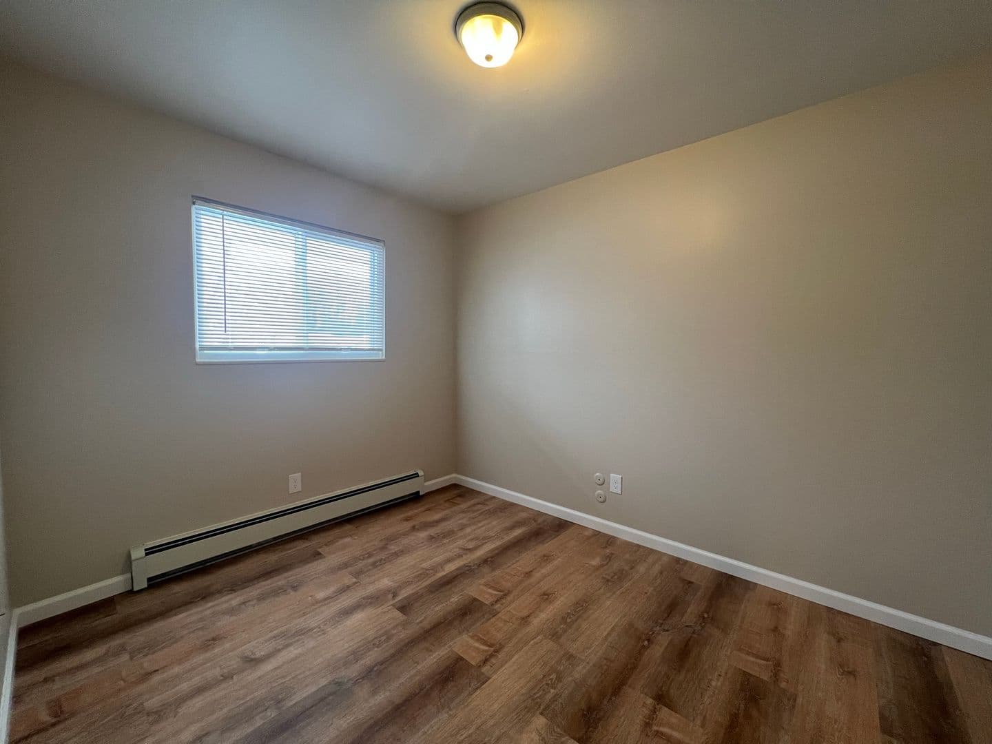 Flushing Apartment: 5247 Harold Dr