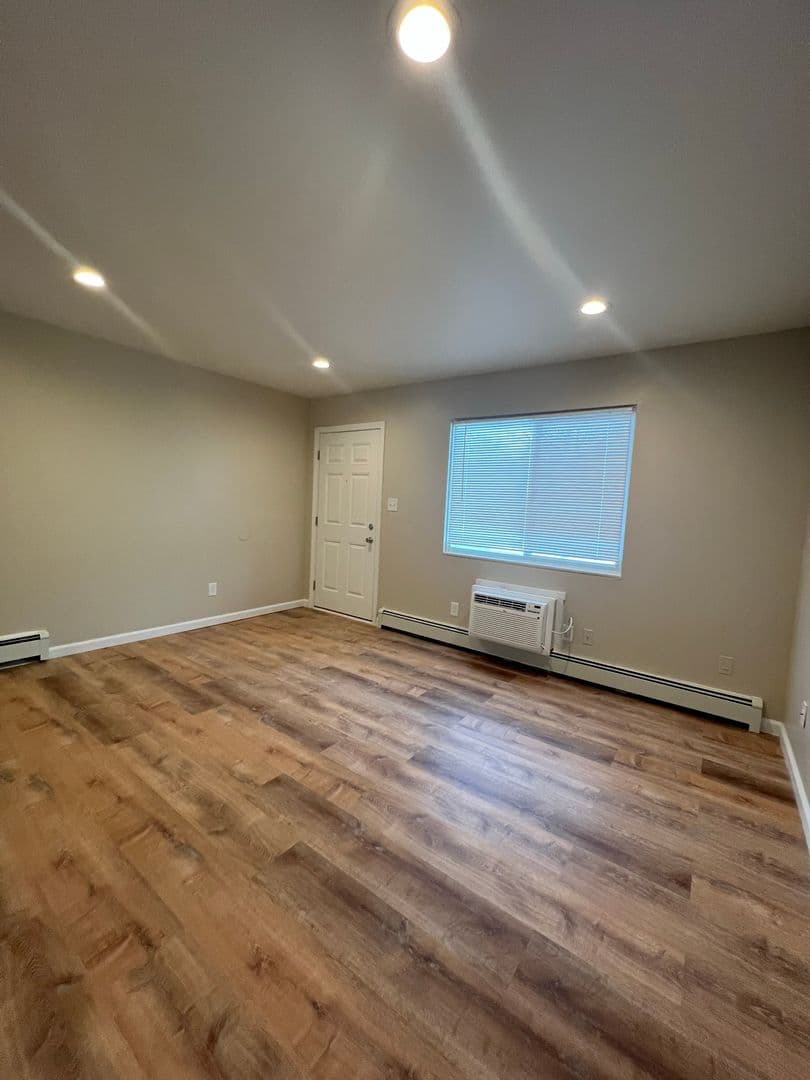 Flushing Apartment: 5247 Harold Dr