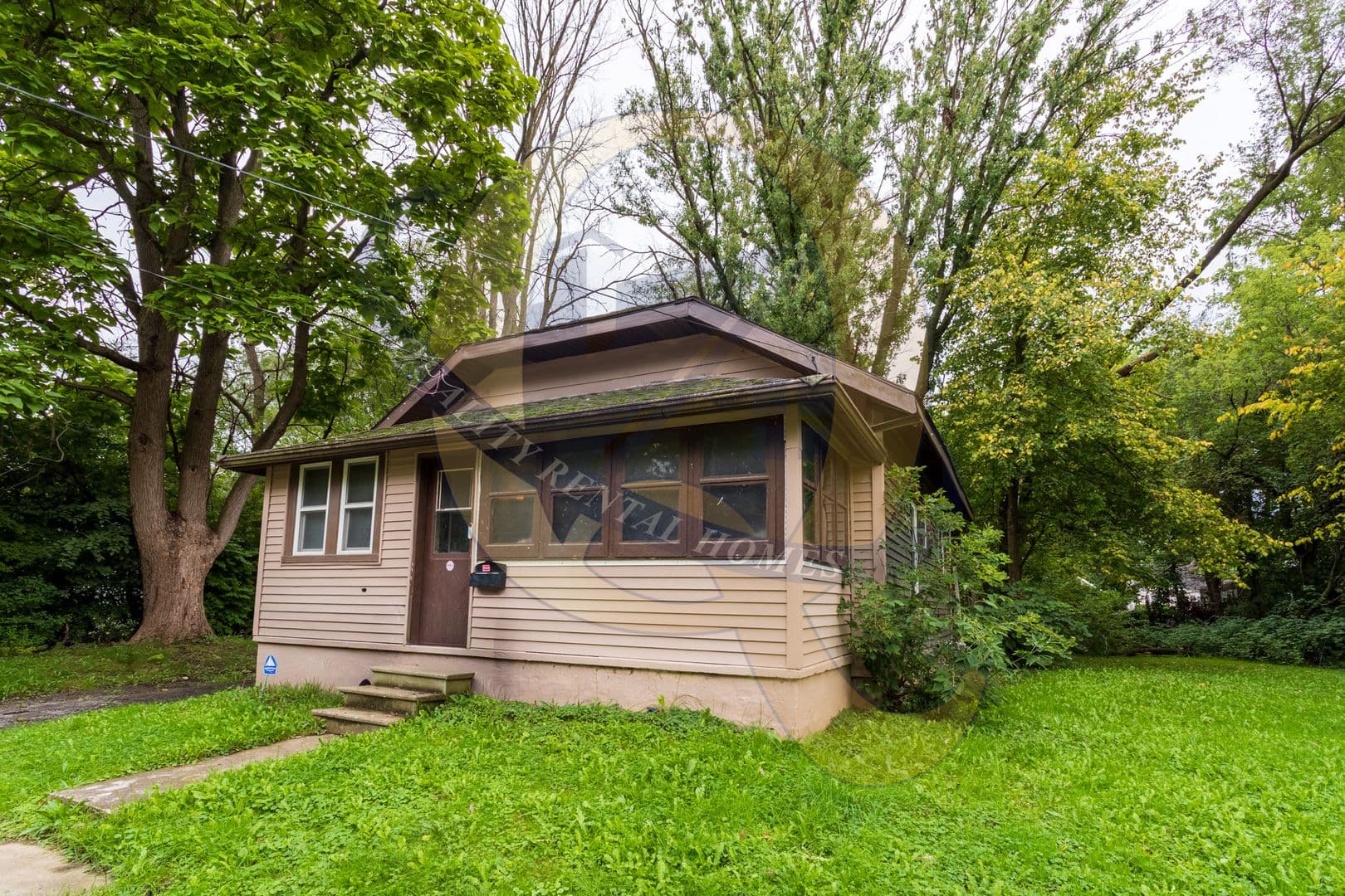 Flint House: 635 Simcoe Ave