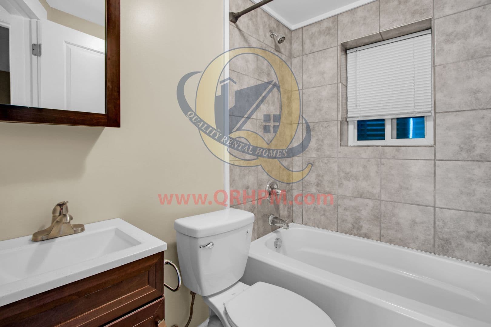 Flushing Apartment: 5247 Harold Dr