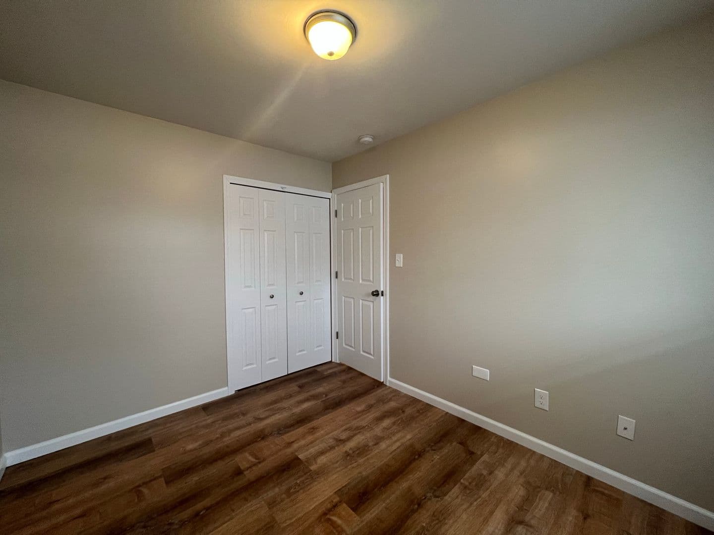 Flushing Apartment: 5247 Harold Dr