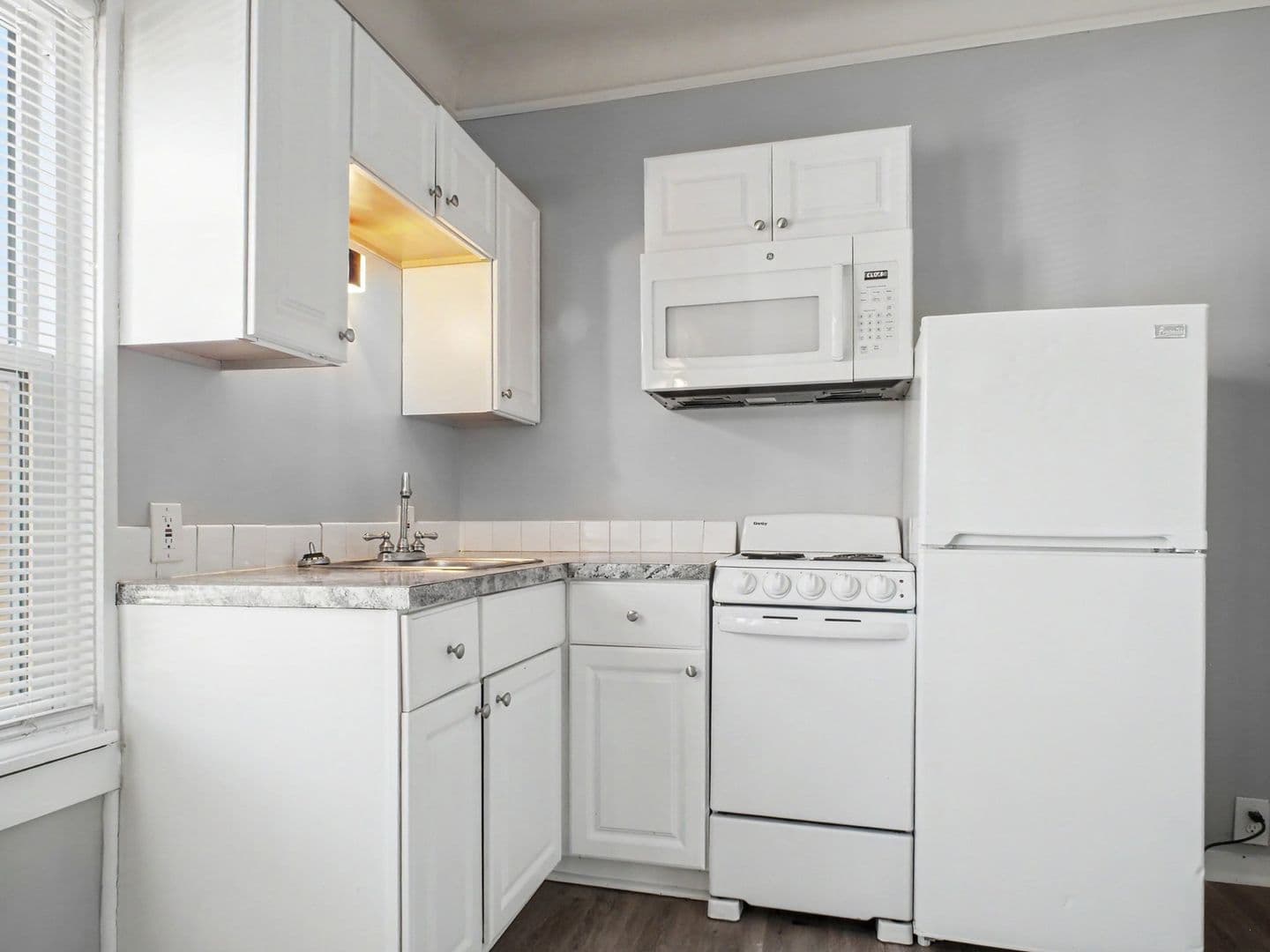 Clio Apartment: S Mill St