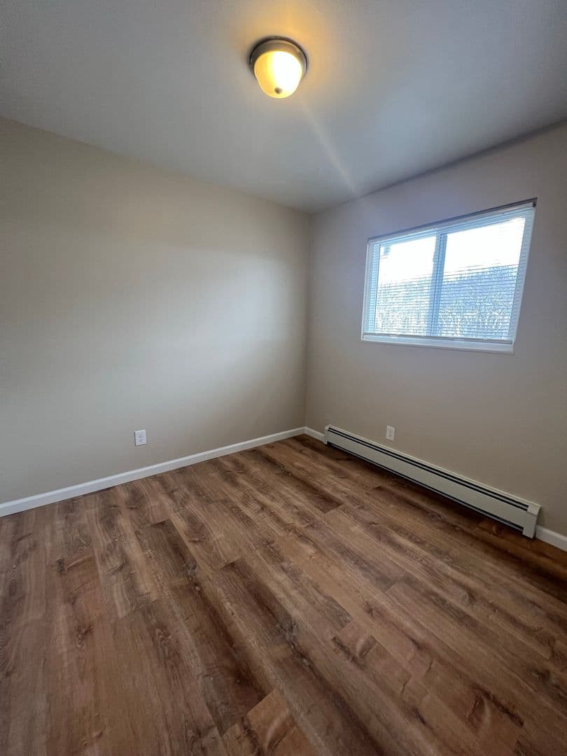 Flushing Apartment: 5247 Harold Dr
