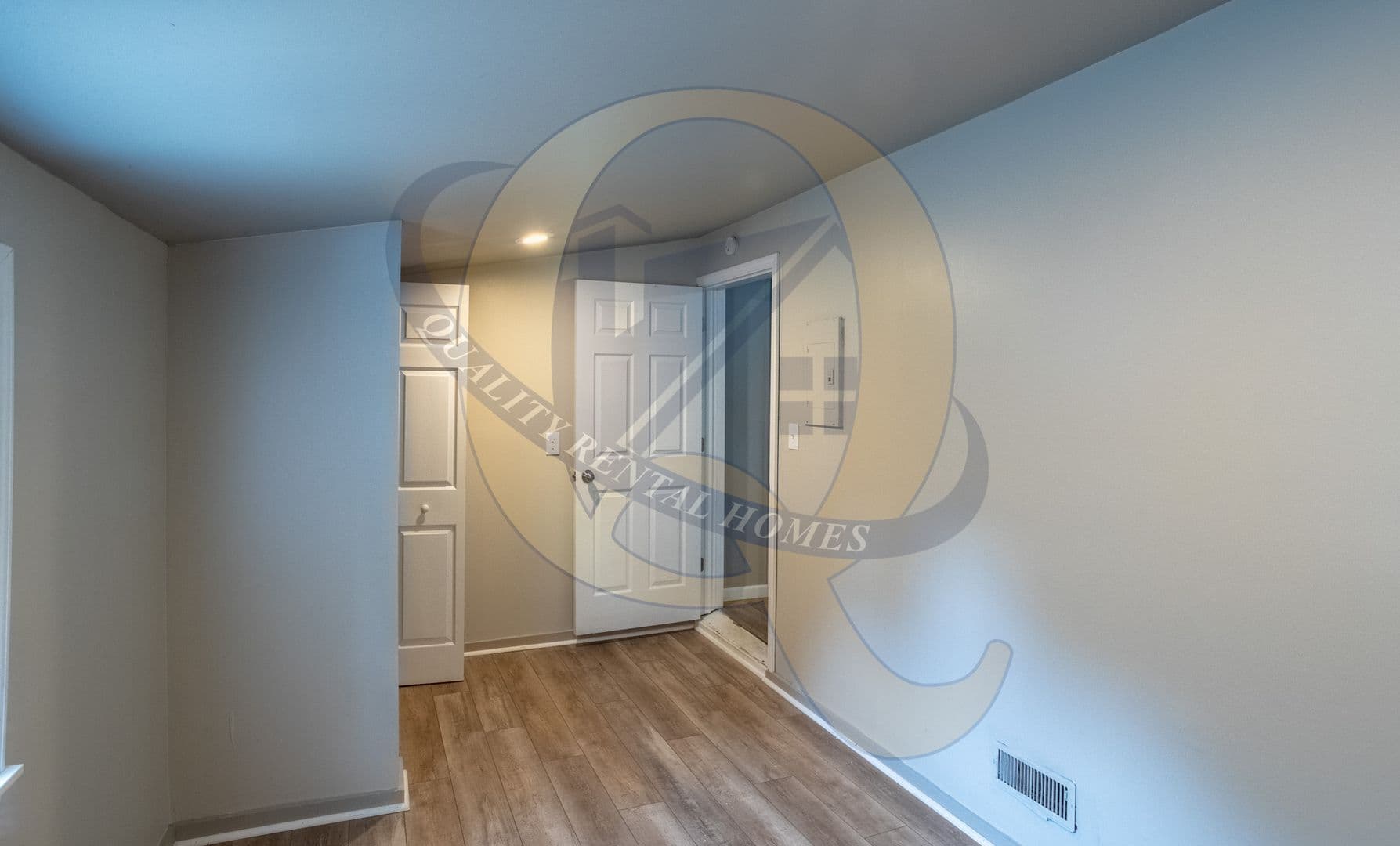 Clio Apartment: S Mill St