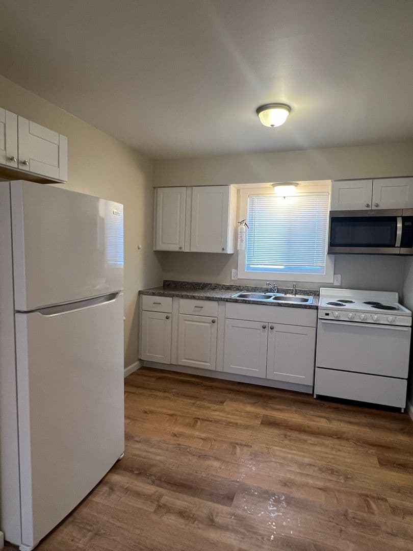 Flushing Apartment: 5247 Harold Dr
