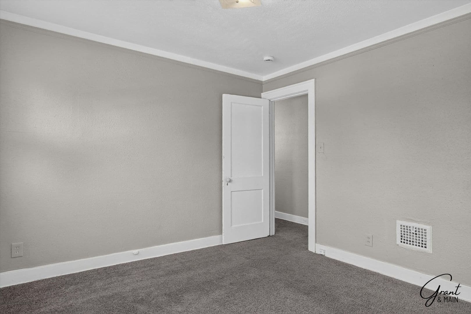 Detroit Apartment: 13528 Ardmore St