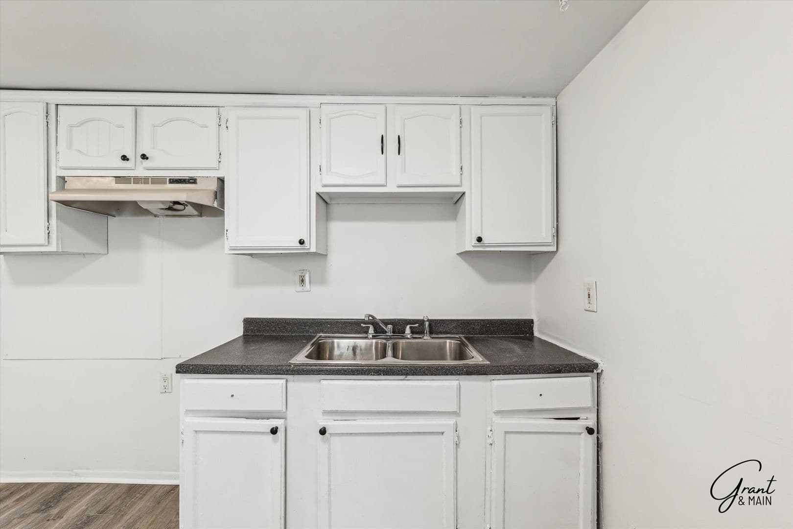Warren House: 2615 Emmons