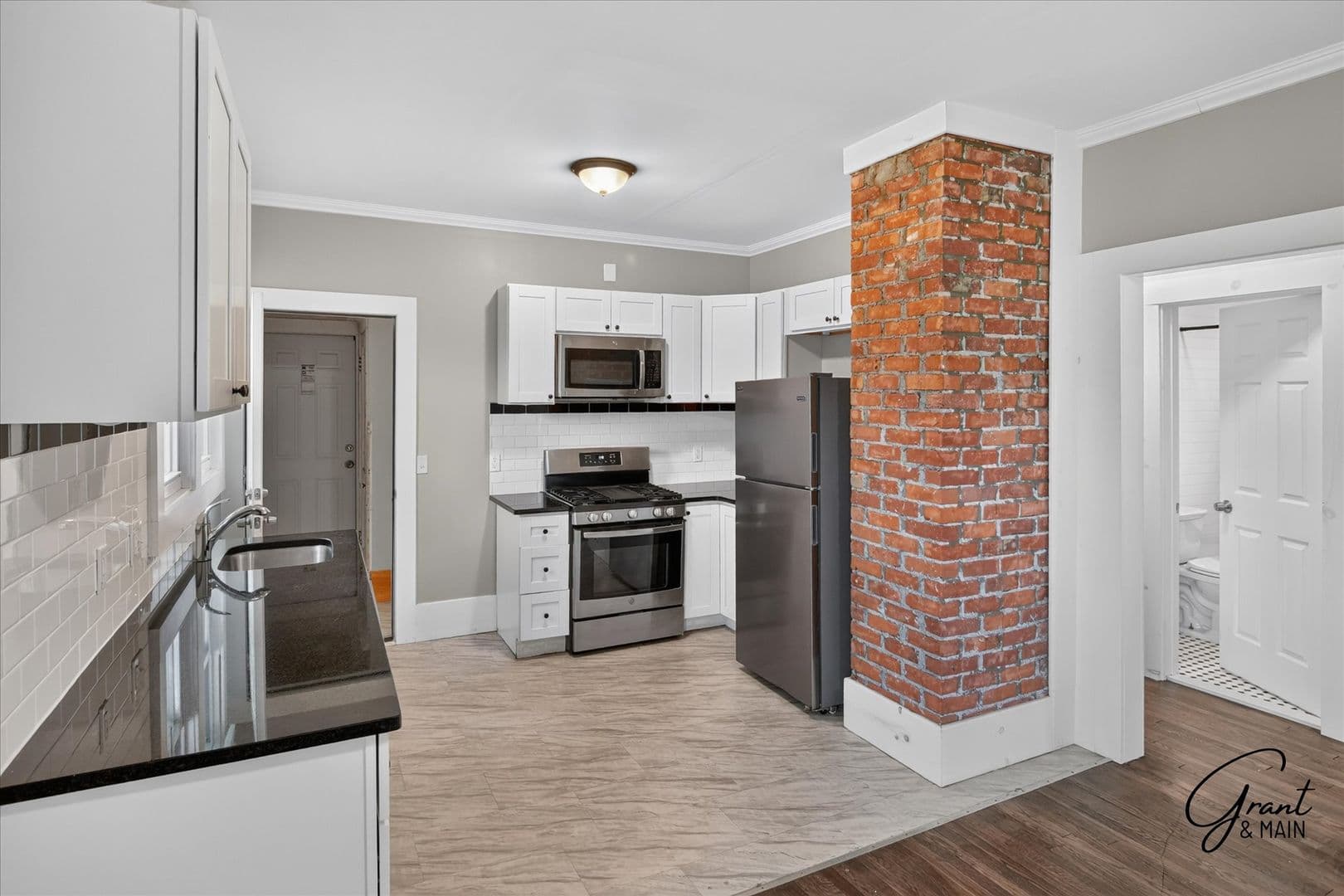 Detroit Apartment: 7426 - 7428 Dunedin