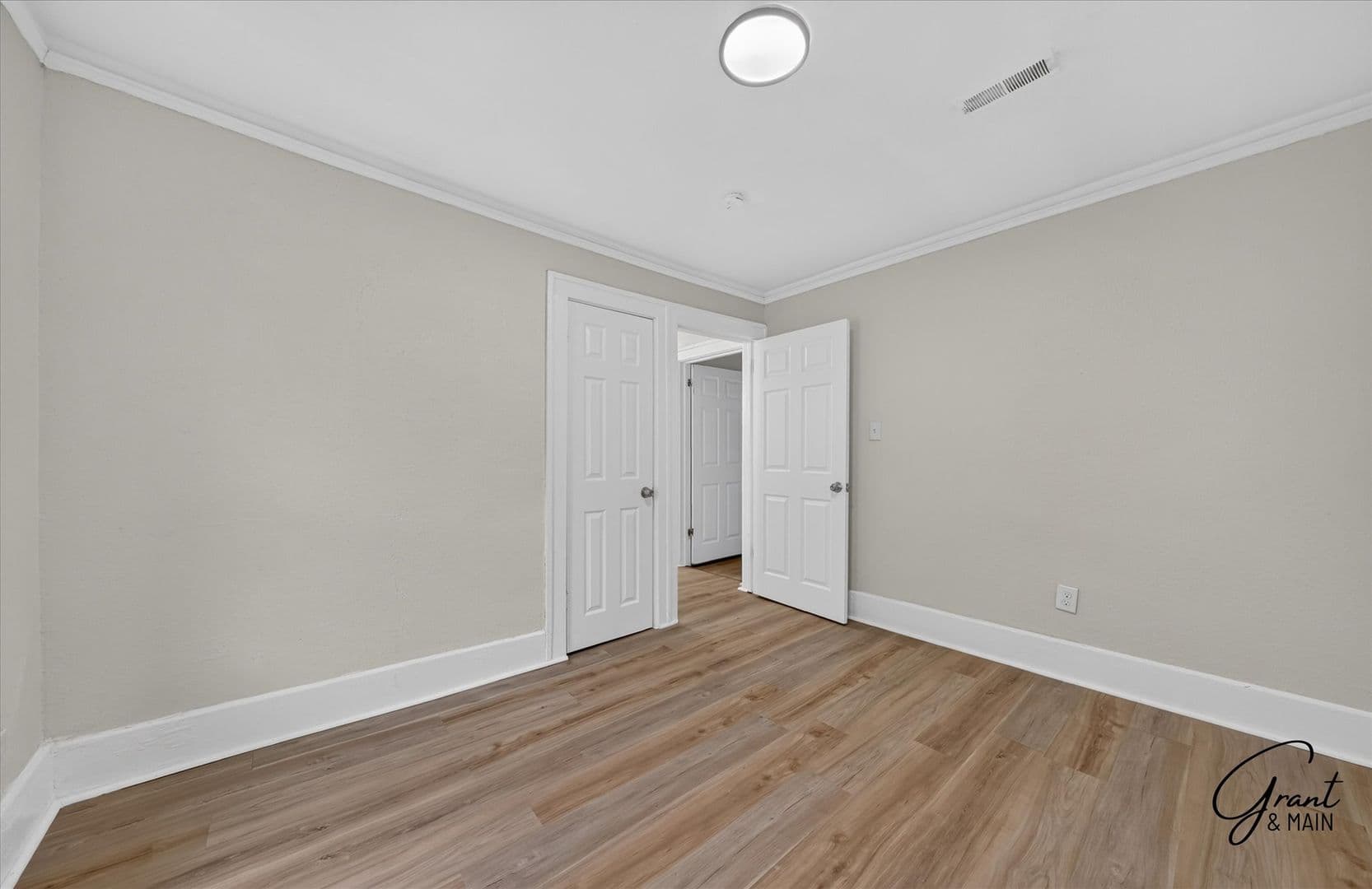 Detroit House: 2633 Burlingame St