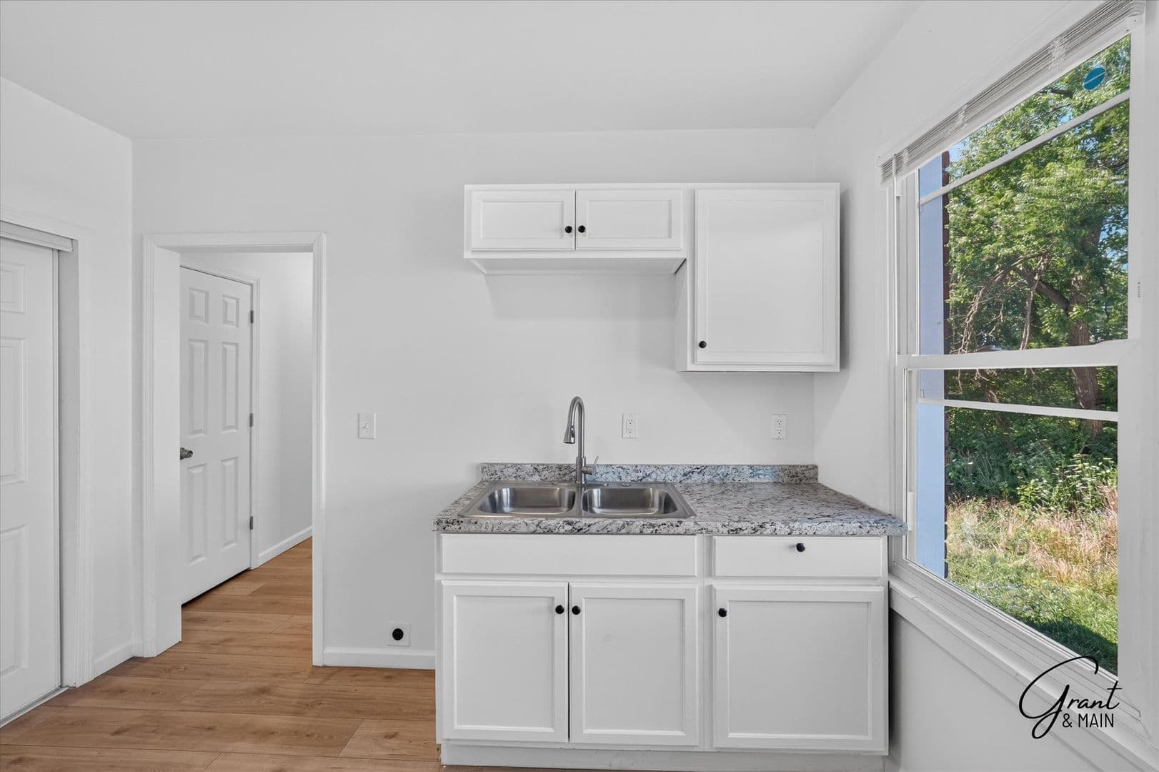 Detroit Apartment: 12932 Greiner