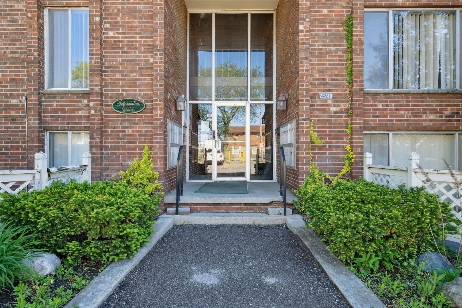 Detroit Apartment: 23740 Fenkell