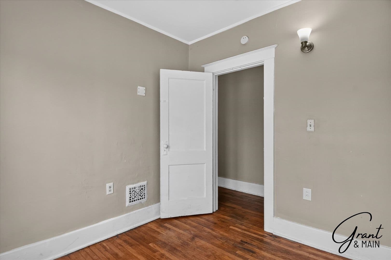 Detroit Apartment: 1943 W Bethune
